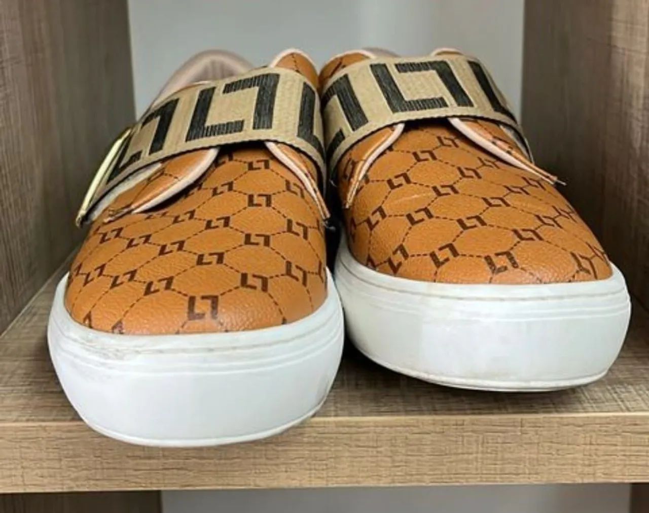 Tênis feminino luz da lua monograma 38 - Foto 2