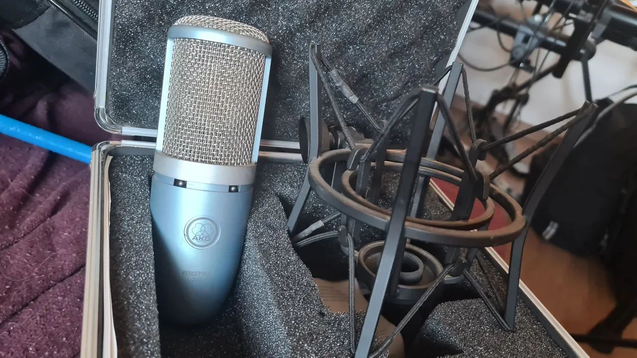 Microfone Condensador AKG P 220 - Foto 2