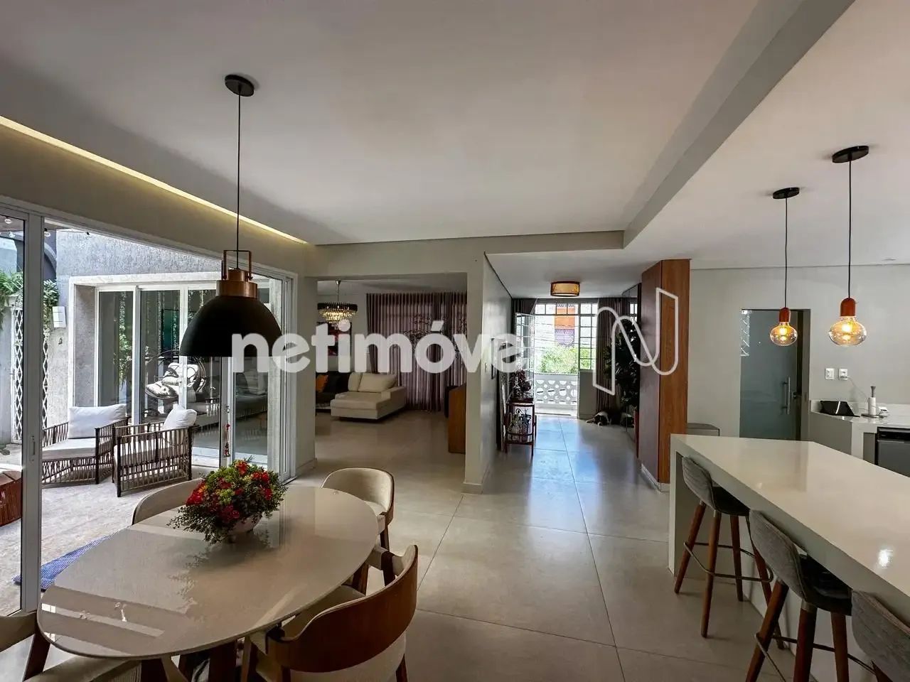 Casa ampla e reformada no Colégio Batista