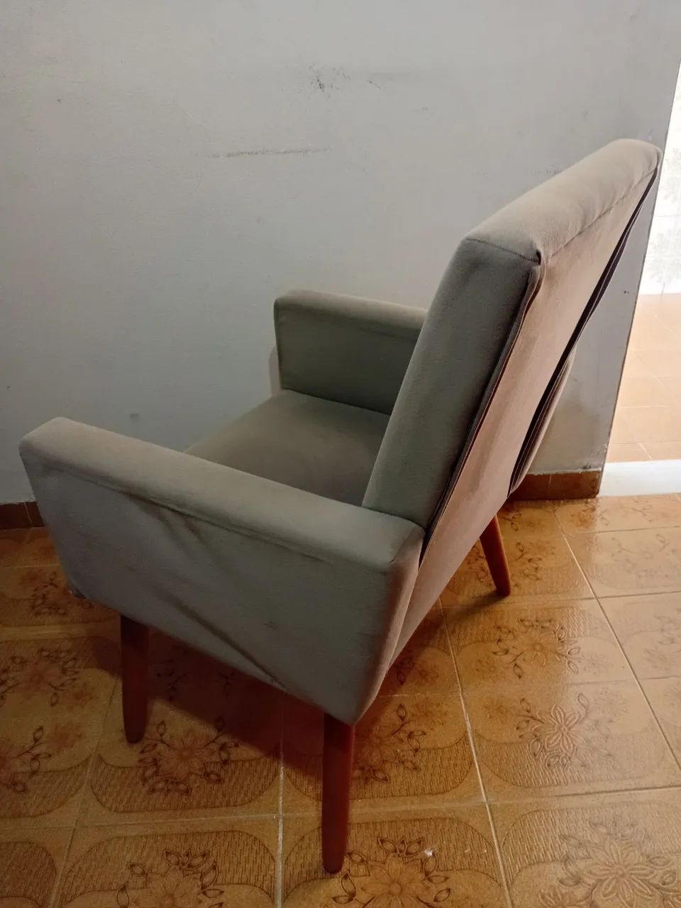 Vendo Poltrona Almofadada  - Foto 4