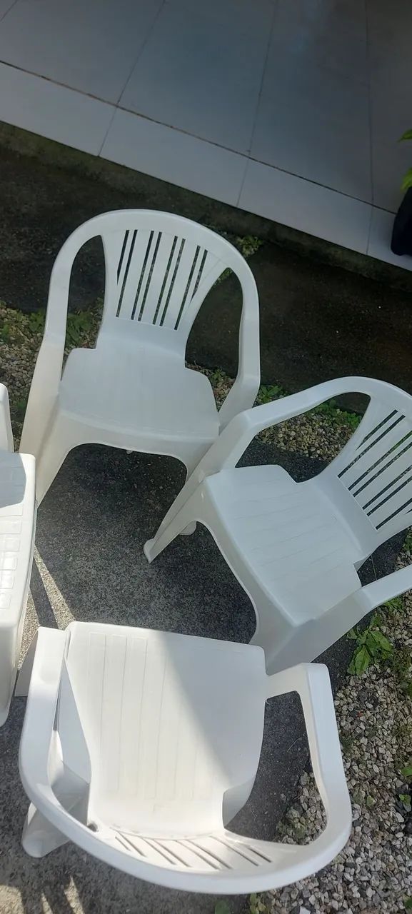 4 poltronas de plástico semi novas no campeche - Foto 4