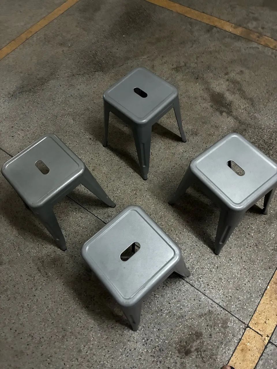 Banqueta baixa aço 