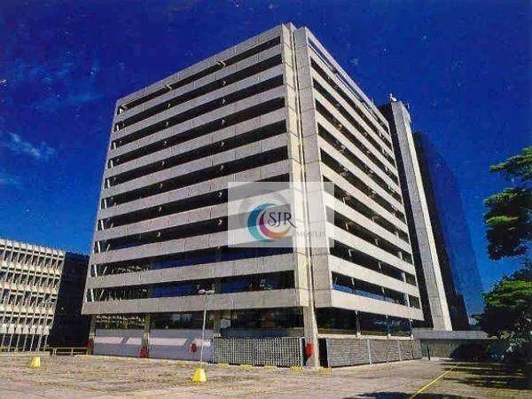 Conjunto comercial de 981,47m² com 24 vagas de garagem