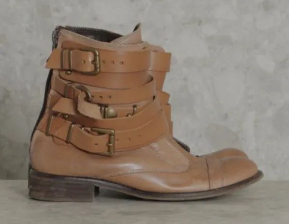 Bota de couro marrom