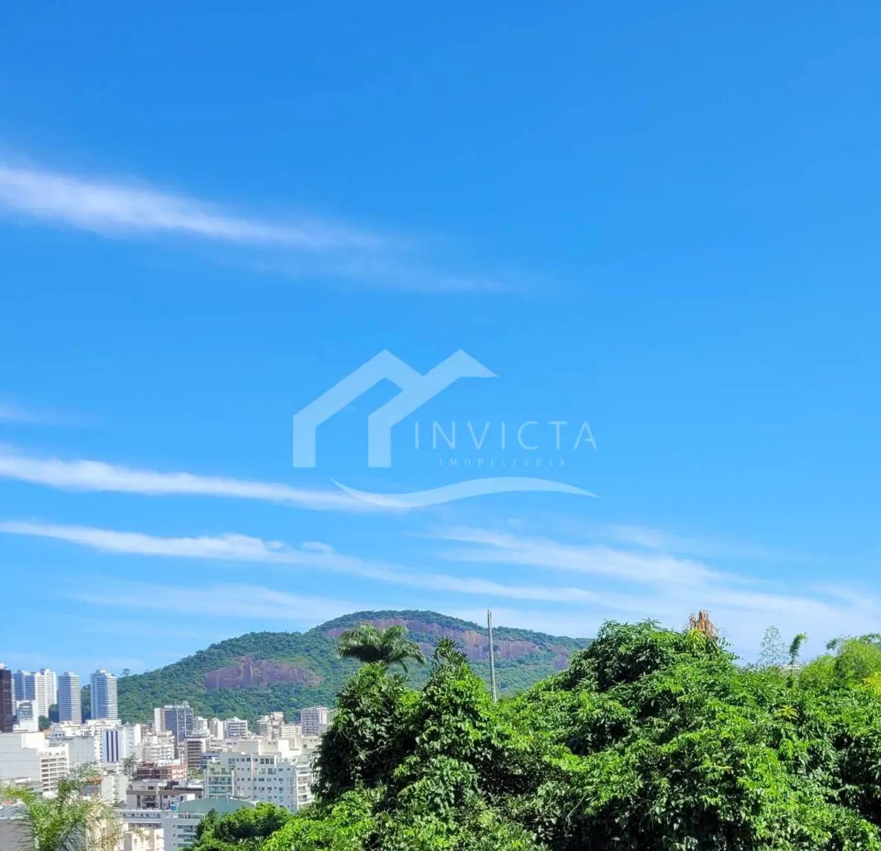 EXCELENTE CASA COM 4 QUARTOS E 340M²