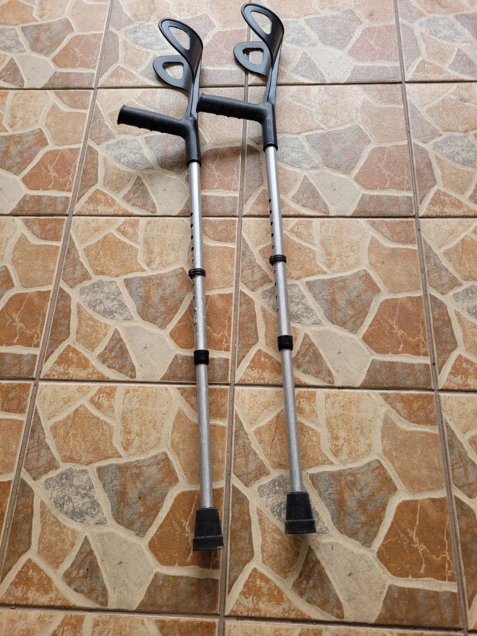 Par de Muletas de alumínio regulável 