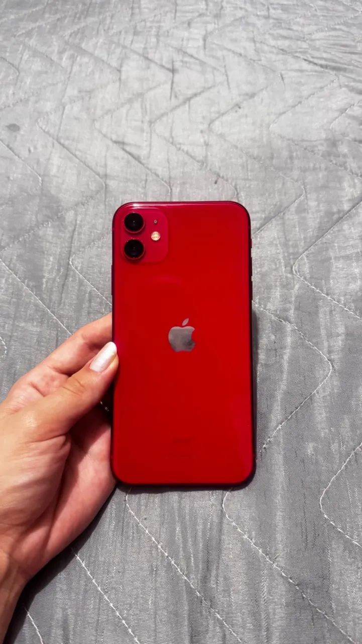 iPhone 11 vermelho 256GB
