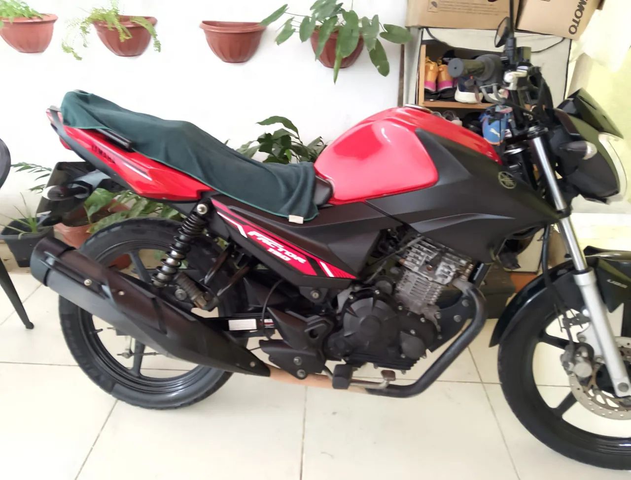 Moto Yamaha Factor