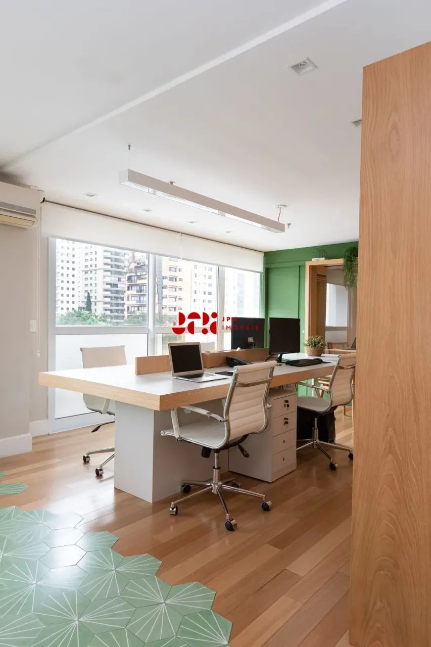 Sala comercial Campo Belo - 99m², 03 banheiros, 03 vagas, mobiliada