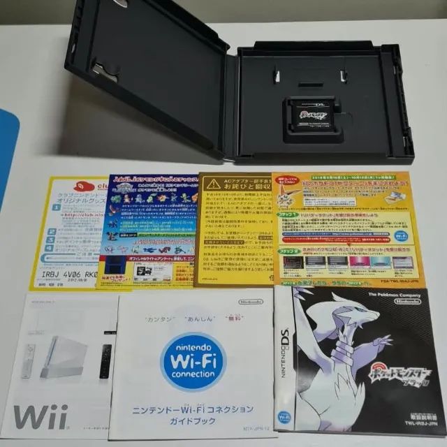 Pokemon Black Japones com Luva - Foto 3
