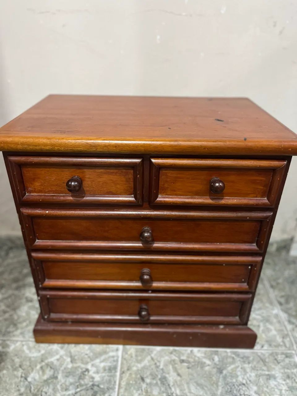 VENDO CRIADO DE MADEIRA MACIÇA  - Foto 2