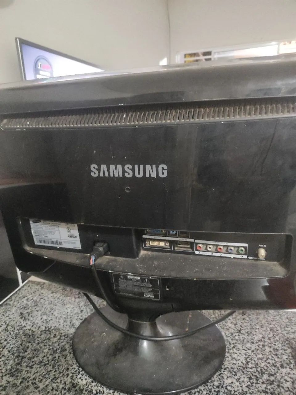 Tv Samsung sem funcionar, apenas para retirar peças  - Foto 2