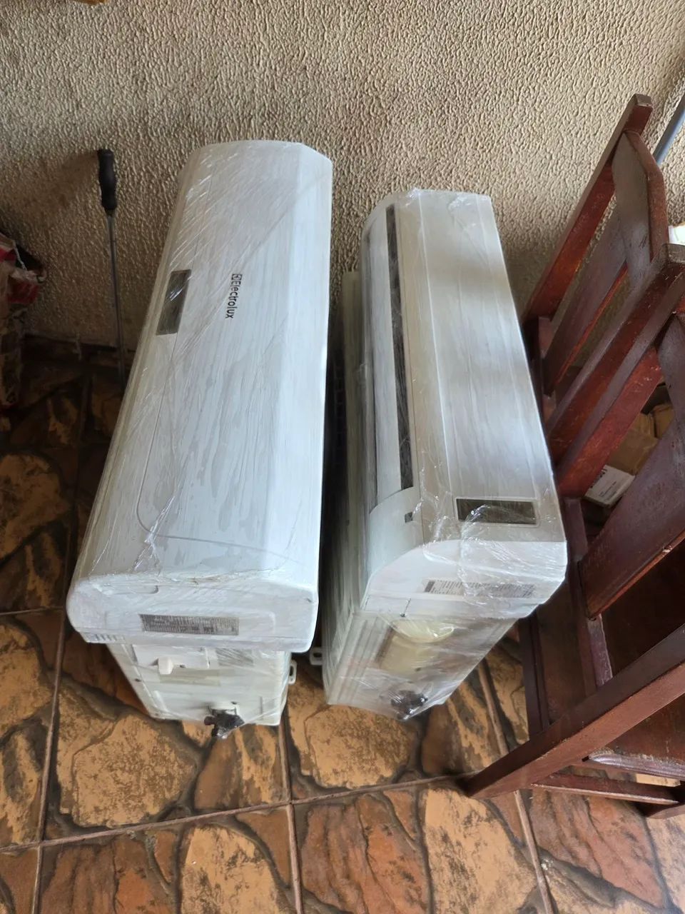 Split 12.000 btus 220v classe A gelando com gás e limpo só instalar  - Foto 2