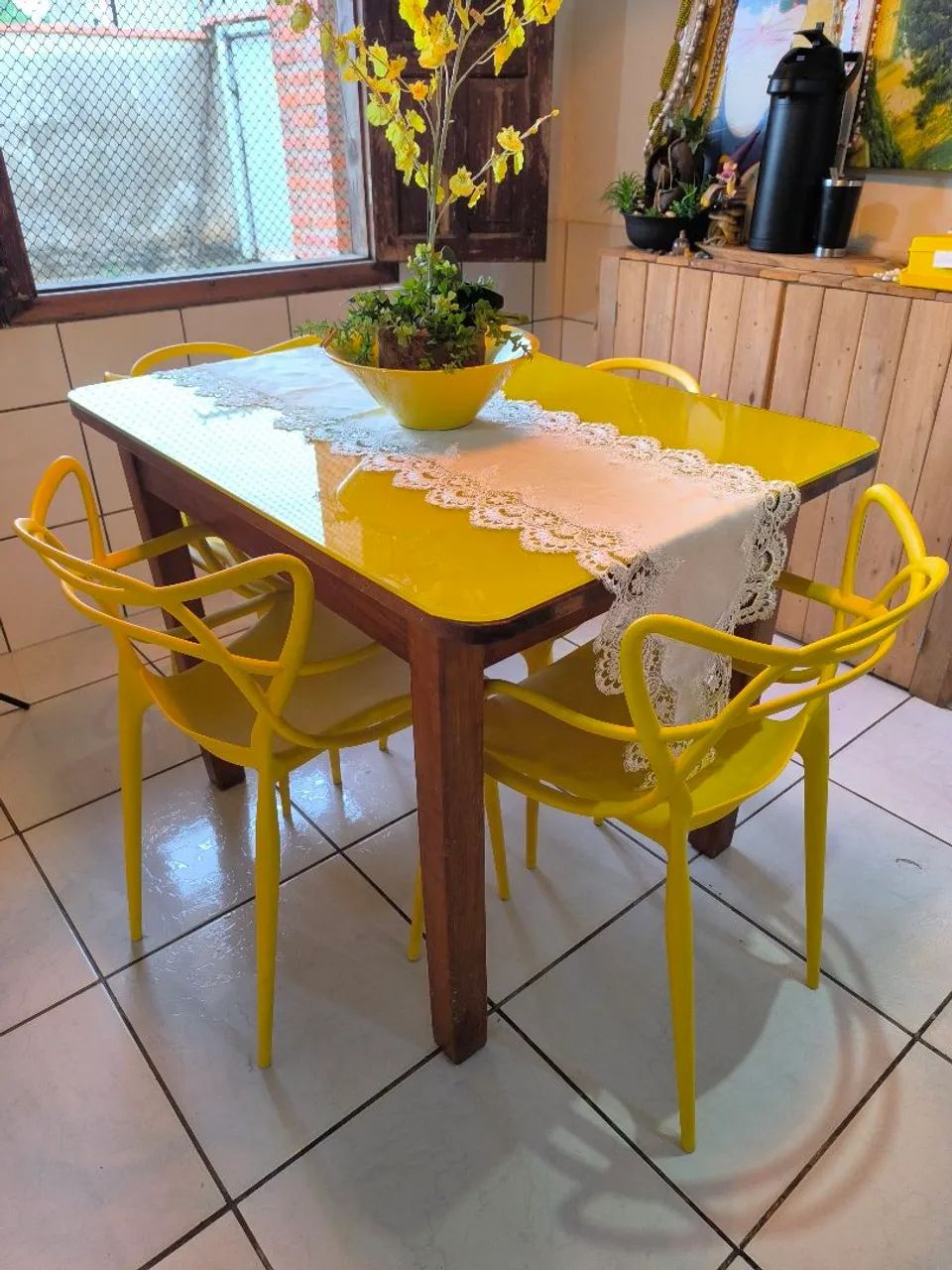 Venda de Mesa e quatro Cadeiras!
