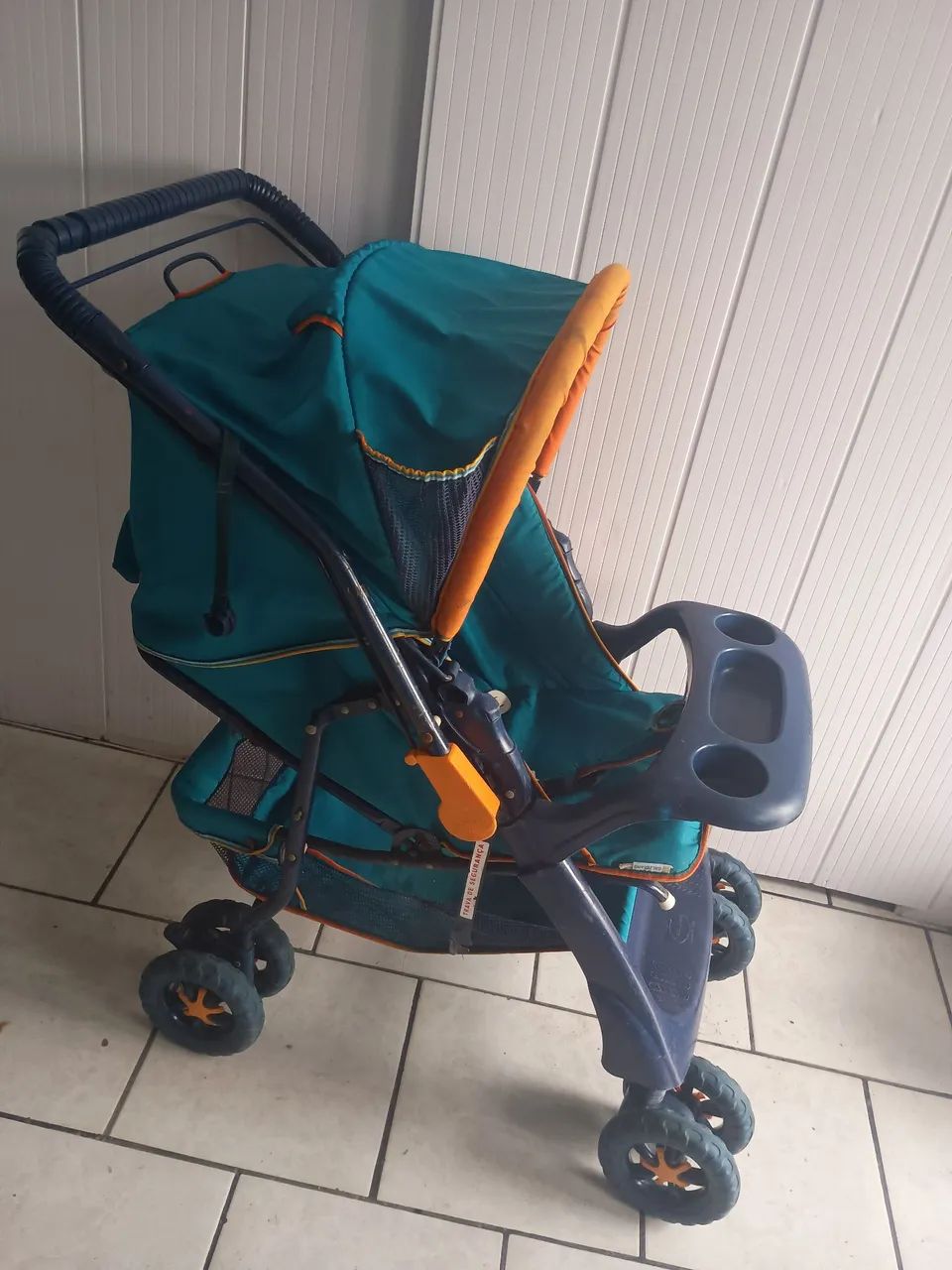 Carrinho de bebe vira dois lados