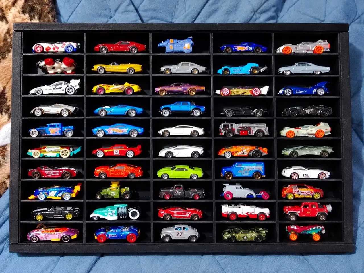Carrinhos da hot Wheels mais expositor