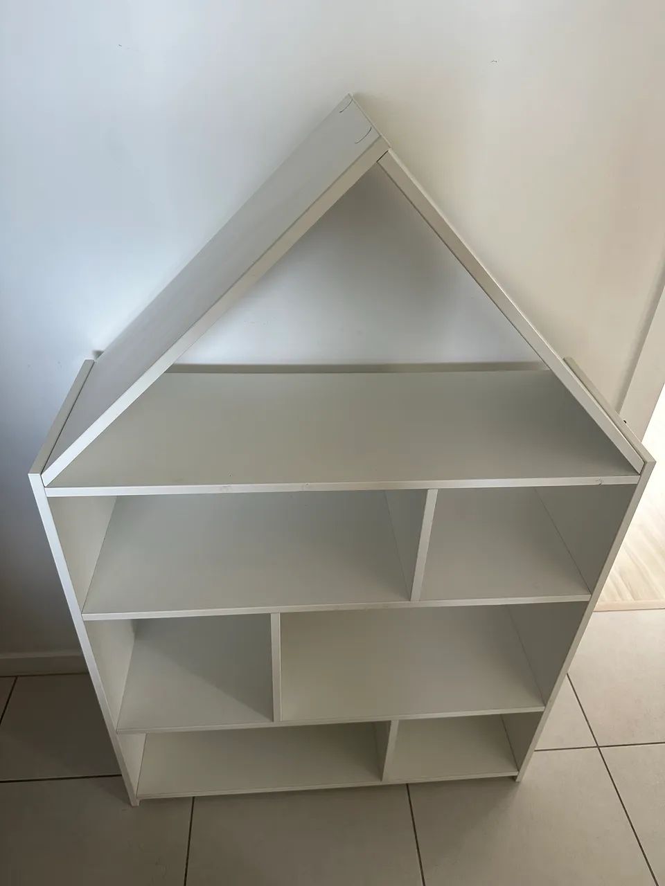 Estante de MDF em formato de casinha. - Foto 4