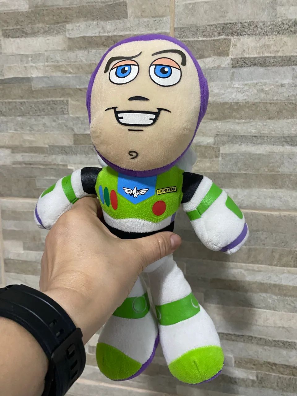 Pelúcia do Buzz Lightyear tamanho 42cm 