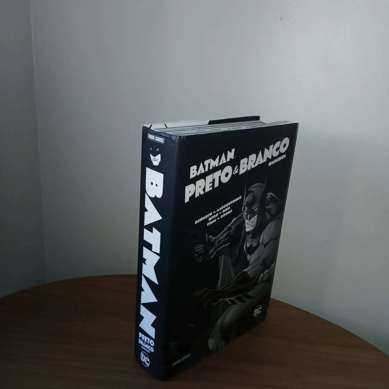 HQ Omnibus Batman , Preto e Branco - Foto 2