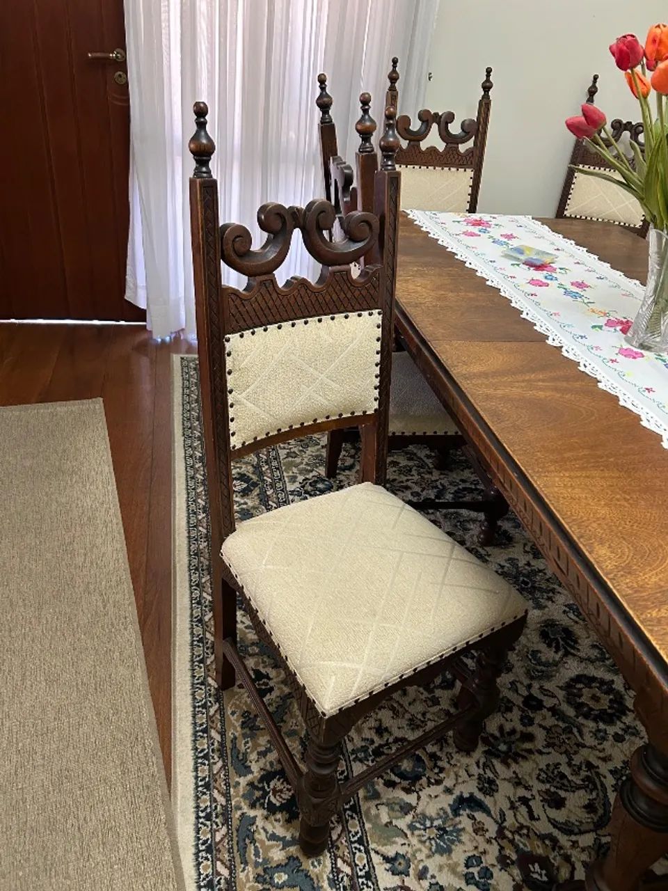 Mesa de jantar madeira extensível com 8 cadeiras  - Foto 4