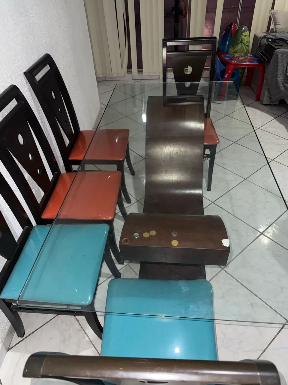 Mesa de vidro com 8 cadeiras  - Foto 3