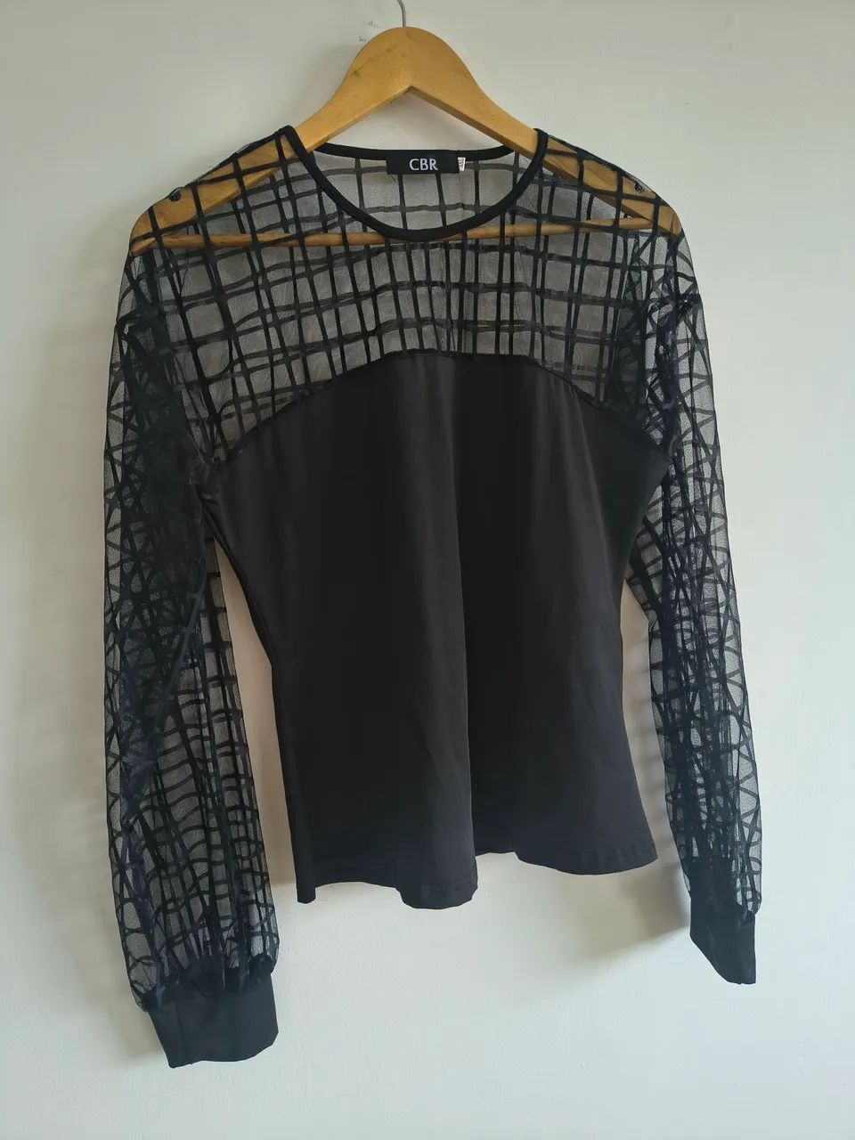 Camisa Preta com Mangas Transparentes