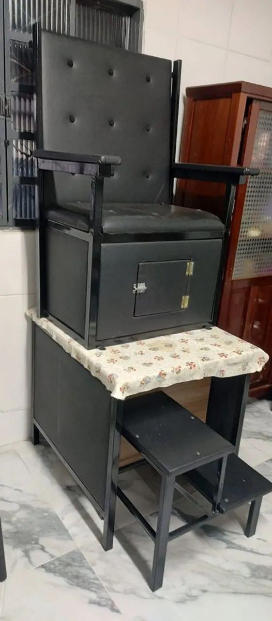 Cardeirão para manicure com escada