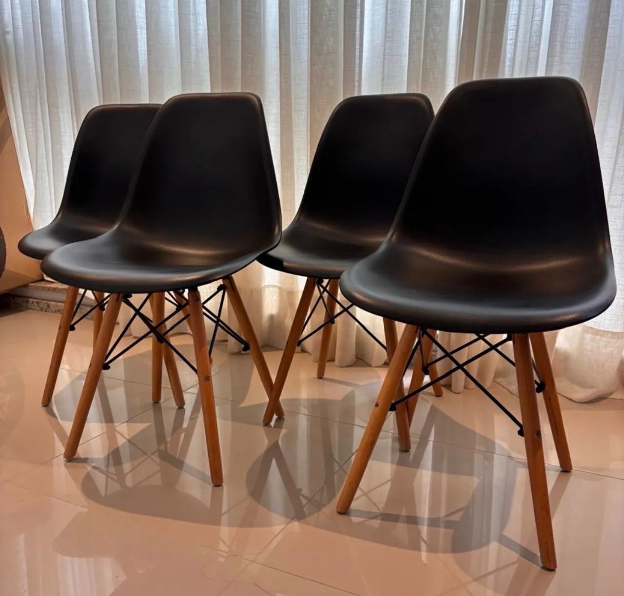 Conjunto de 4 cadeiras Eames