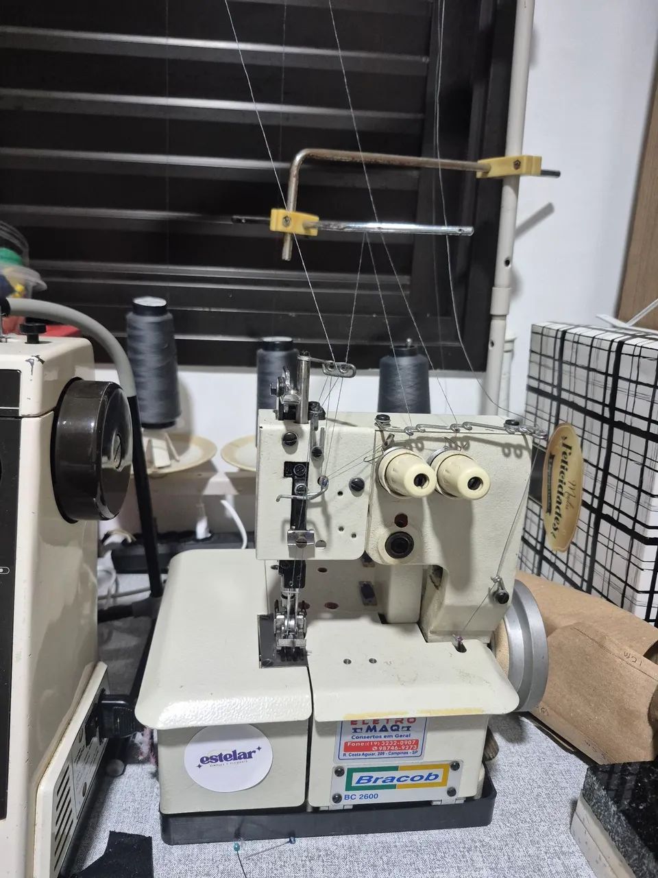 MÁQUINA GALONEIRA SEMI INDUSTRIAL 2 AGULHAS BRACOB 2600 COM MOTOR E MESA - Foto 5