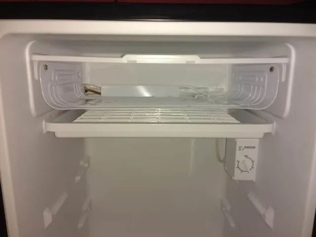 Frigobar Midea 93L Preto Conservado - Foto 5