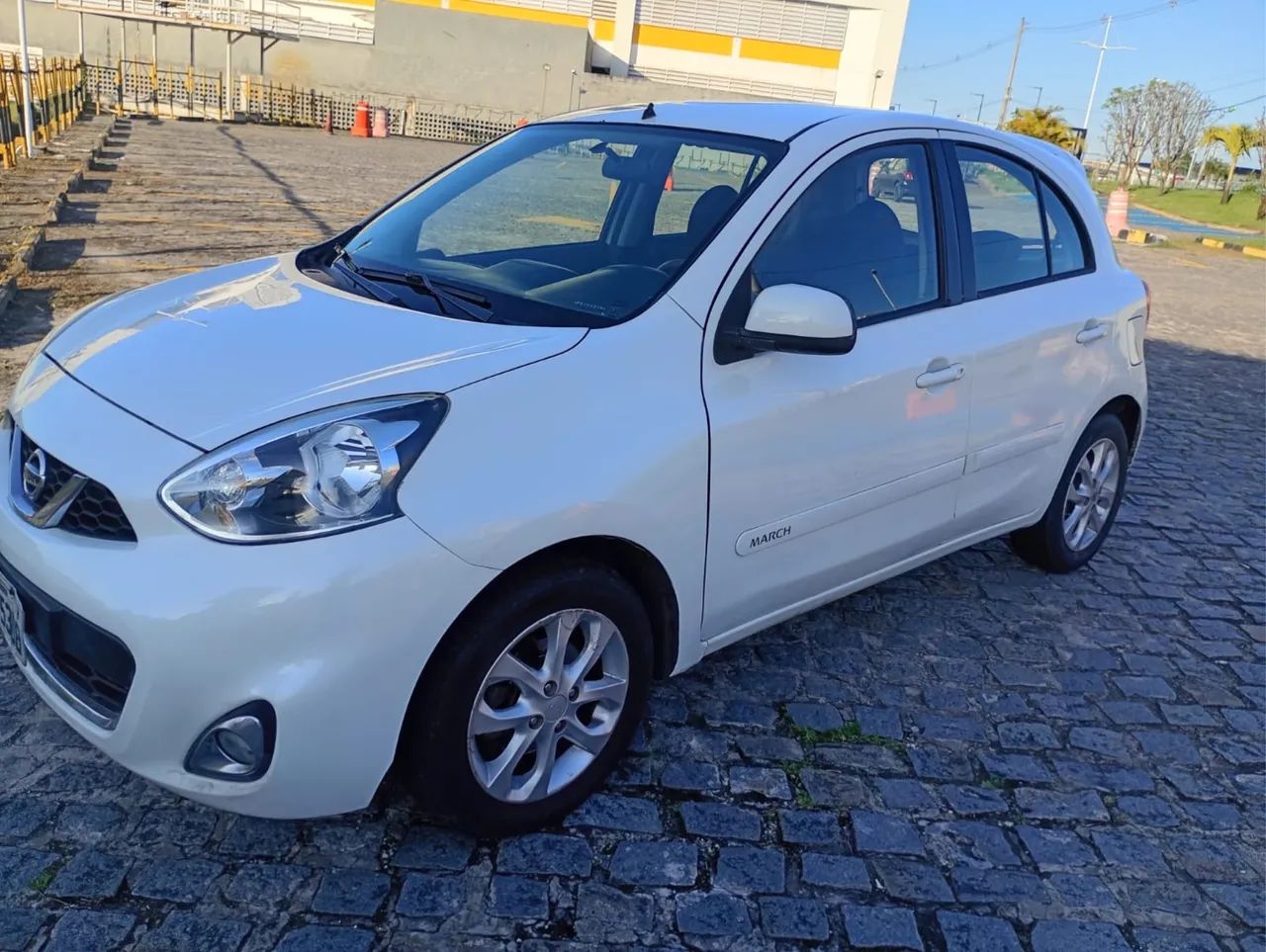 Nissan March 2015