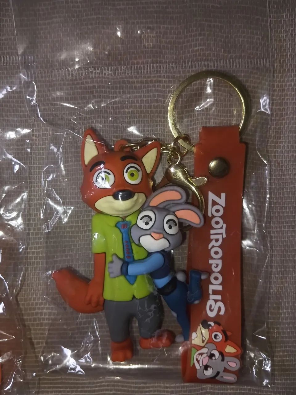 Três chaveiros 2 ZOOTROPOLIS 1 Stitch material borracha  - Foto 3