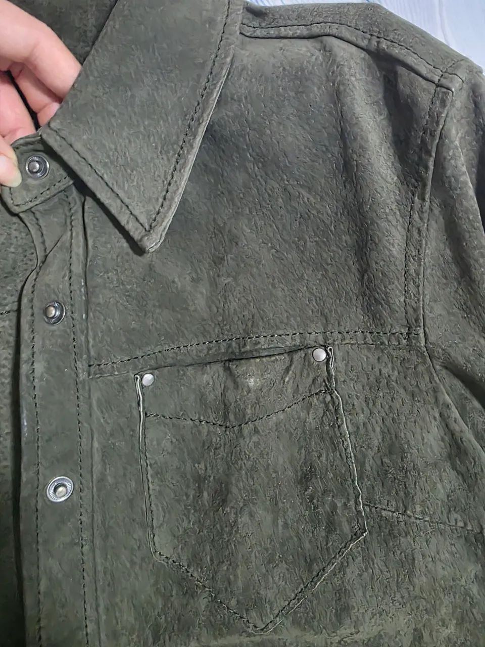Camisa couro legítimo Ellus .tam M. Verde  - Foto 2