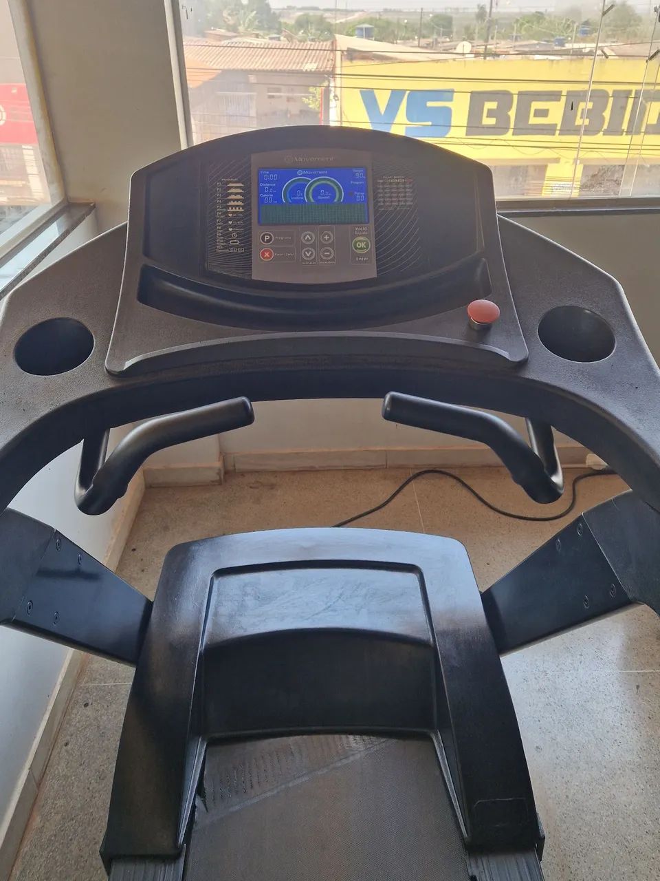 Vendo Equipamentos de musculação e ergometria.