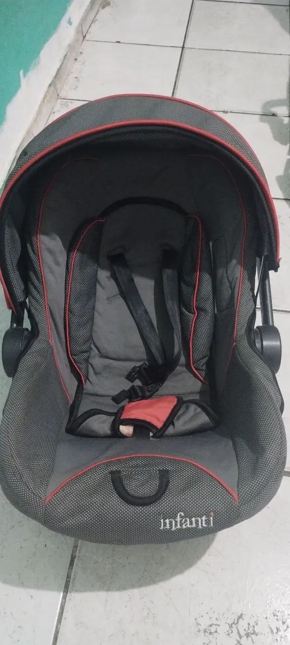 Vendo um bebê conforto.