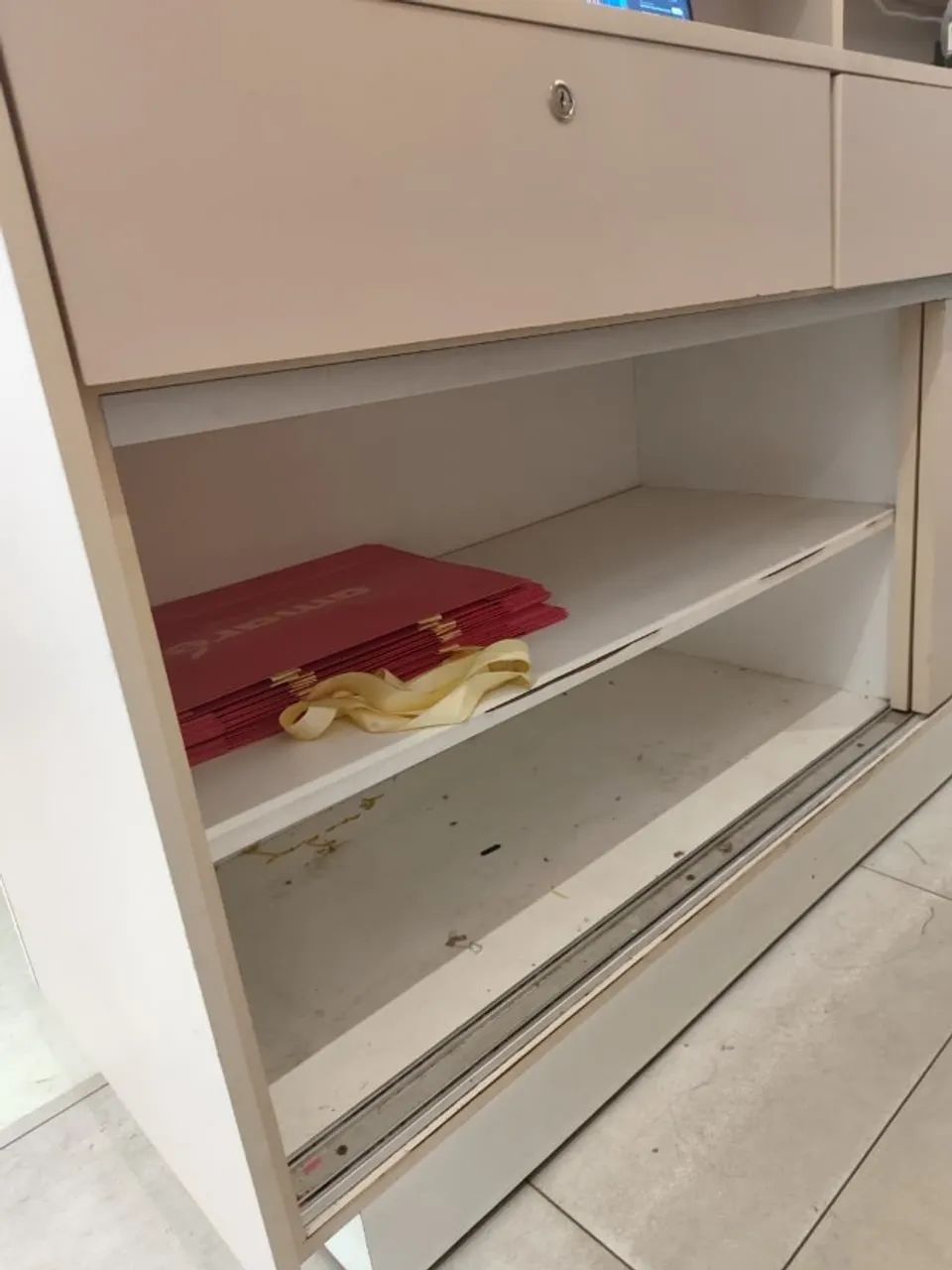 Balcão de Recepção Moderno com Armários e Gavetas - Foto 4