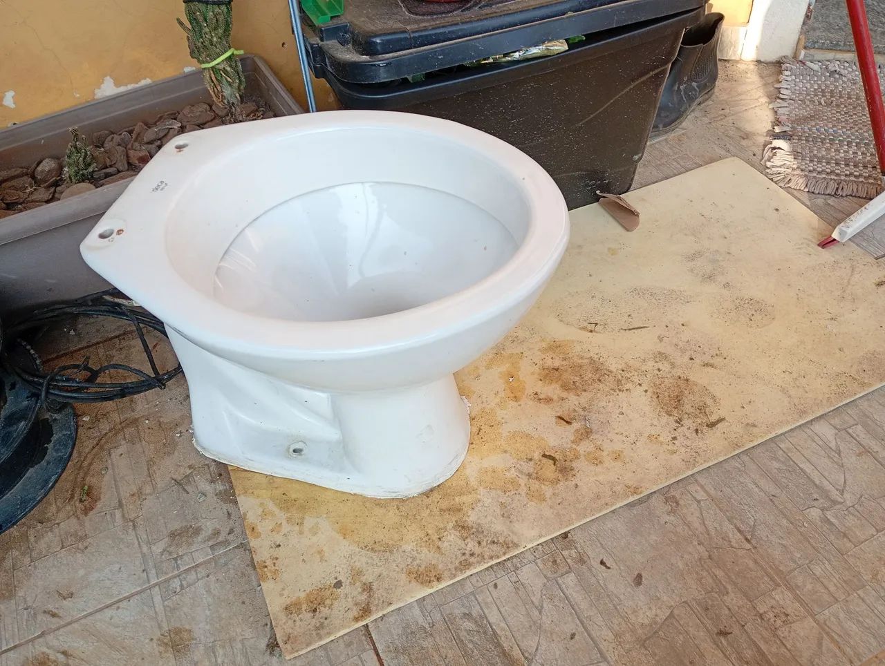 Telhas ecológicas caibros e vaso sanitário  - Foto 2