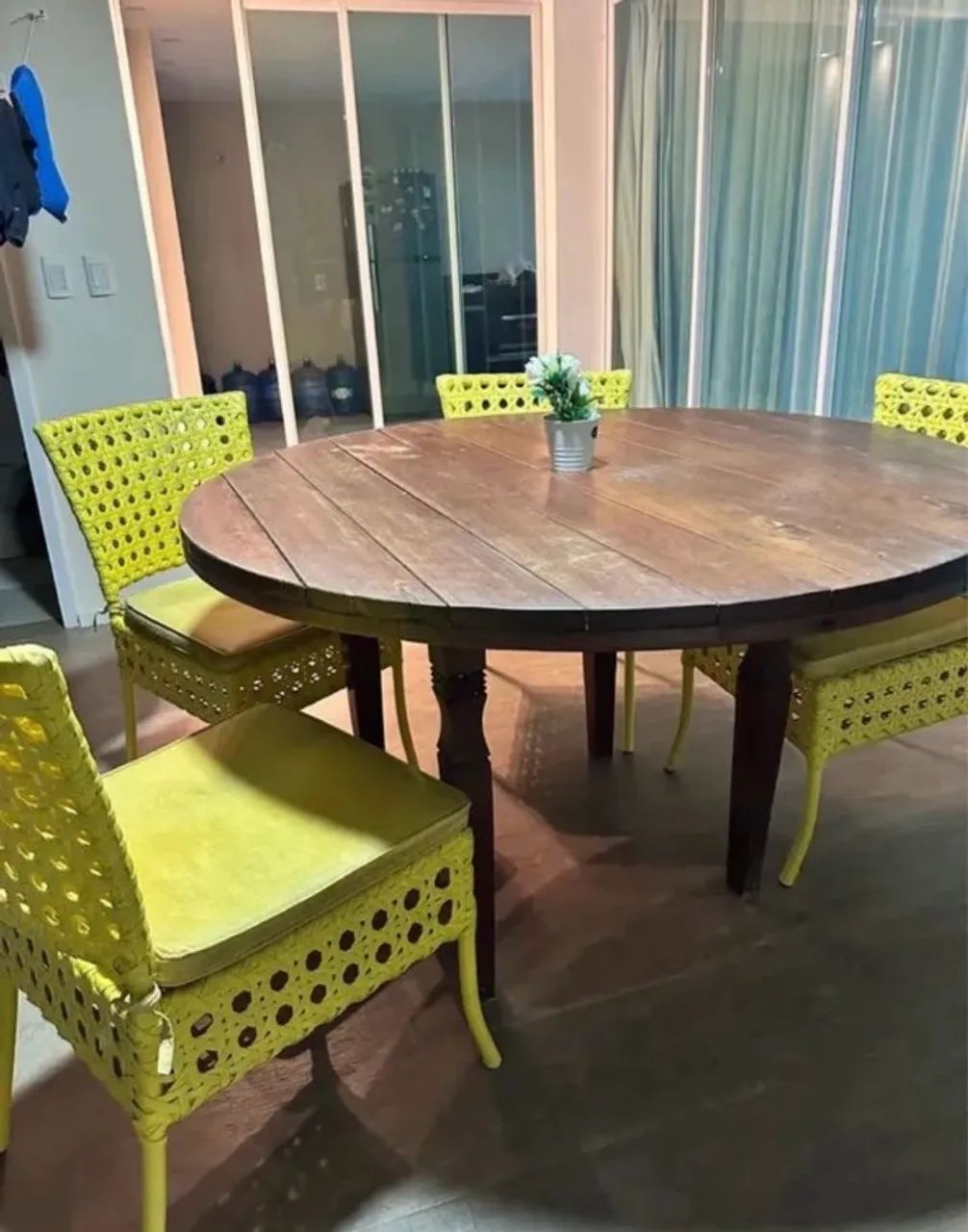 Mesa de madeira maciça 6 lugares 
