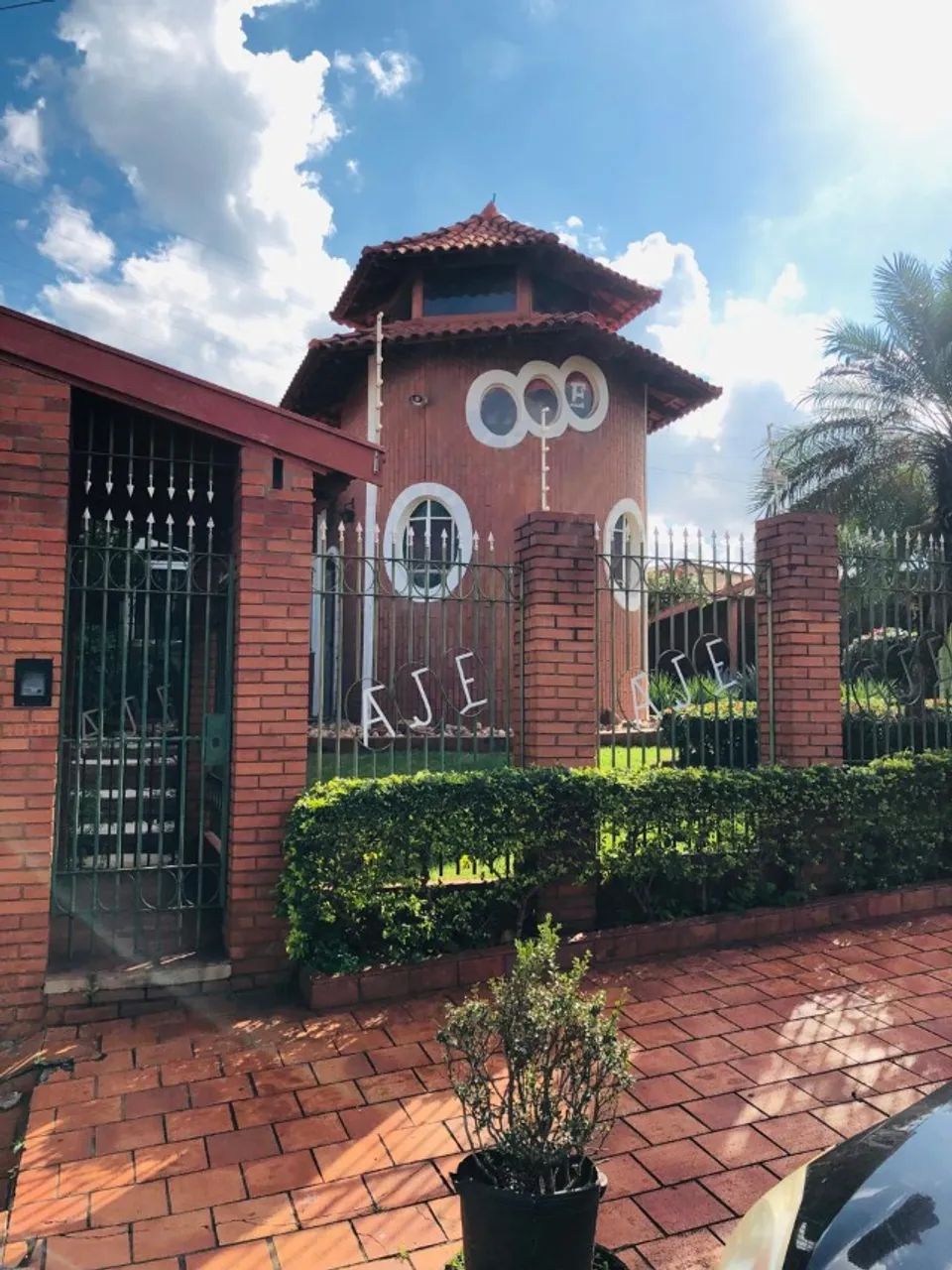 ALUGA-SE ÓTIMO IMÓVEL COMERCIAL, localizado à Rua Amazonas, 1.200m2