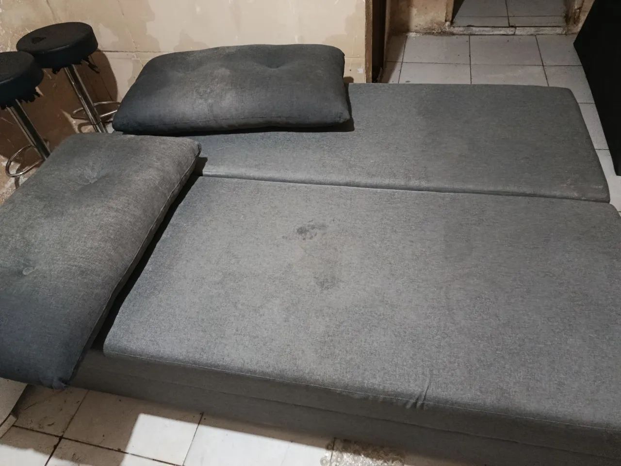 Sofá-Cama 2 Lugares Cinza - Confortável e Funcional65569090025474121