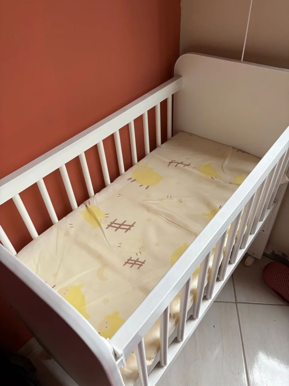 Mini Berço Branco Completo com Colchão - Foto 3