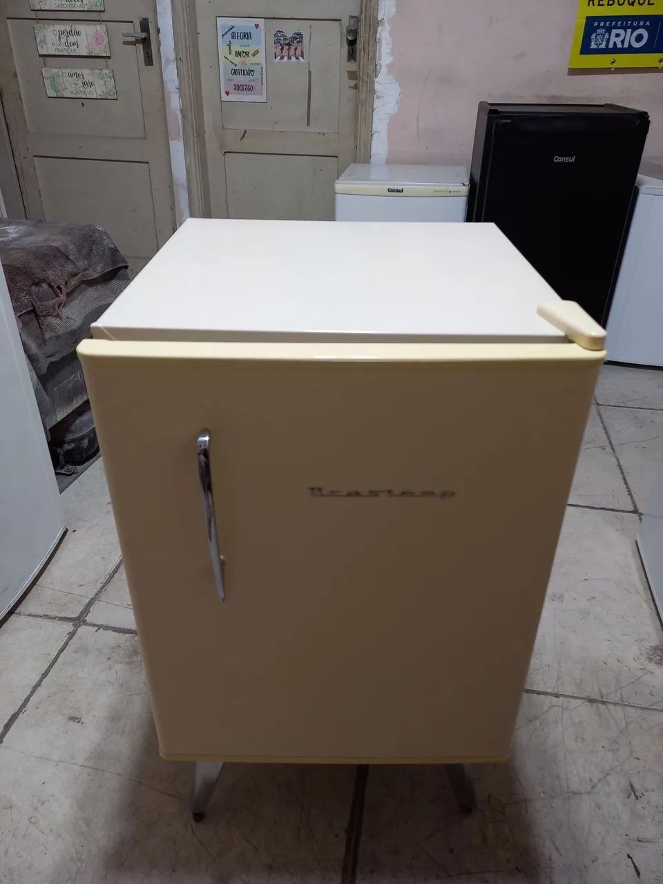 Frigobar Brastemp Retrô com garantia e ótimo estado - Foto 4