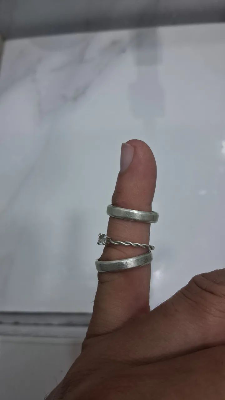 Vendo Par de Alianças em Prata 925 com Anel solitário  - Foto 2