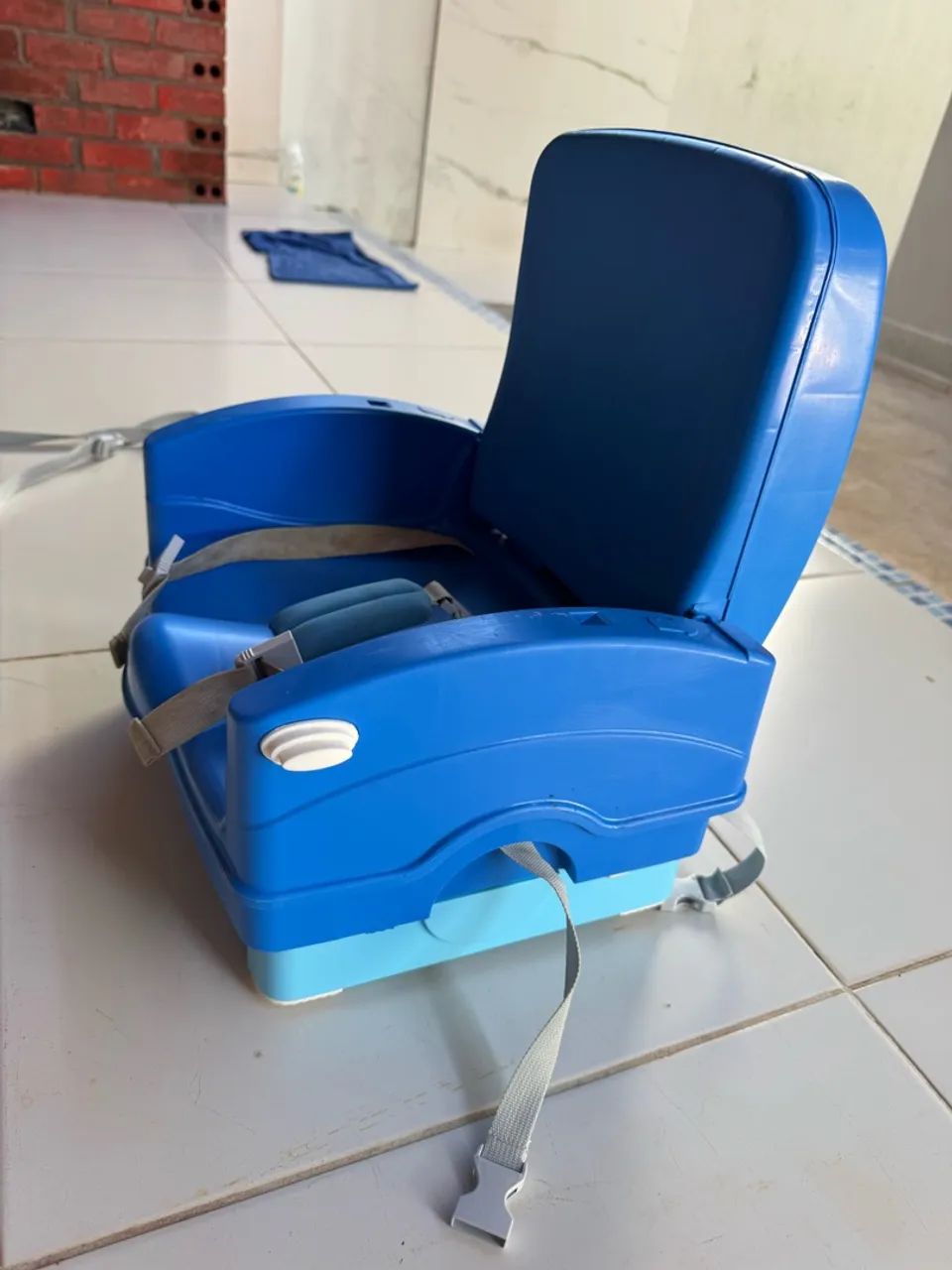 Assento para mesa de jantar portátil. 