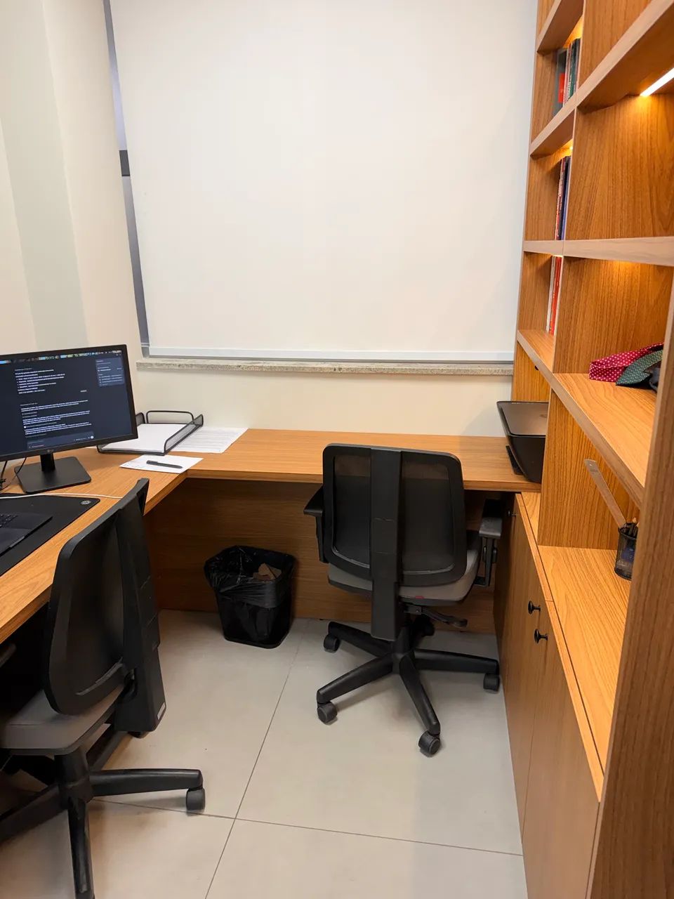 Vendo Escrivaninha + Estante  - Foto 2