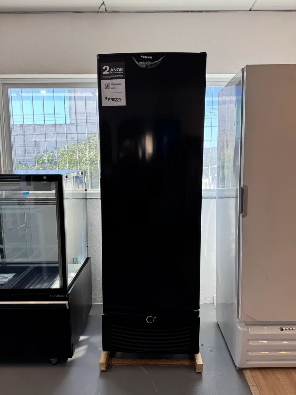 Conservador vertical porta sólida 569 litros novo 