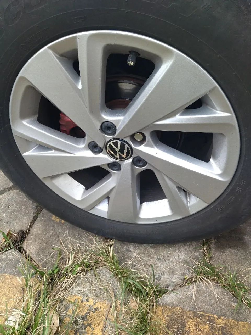 Roda aro 16 com pneus 