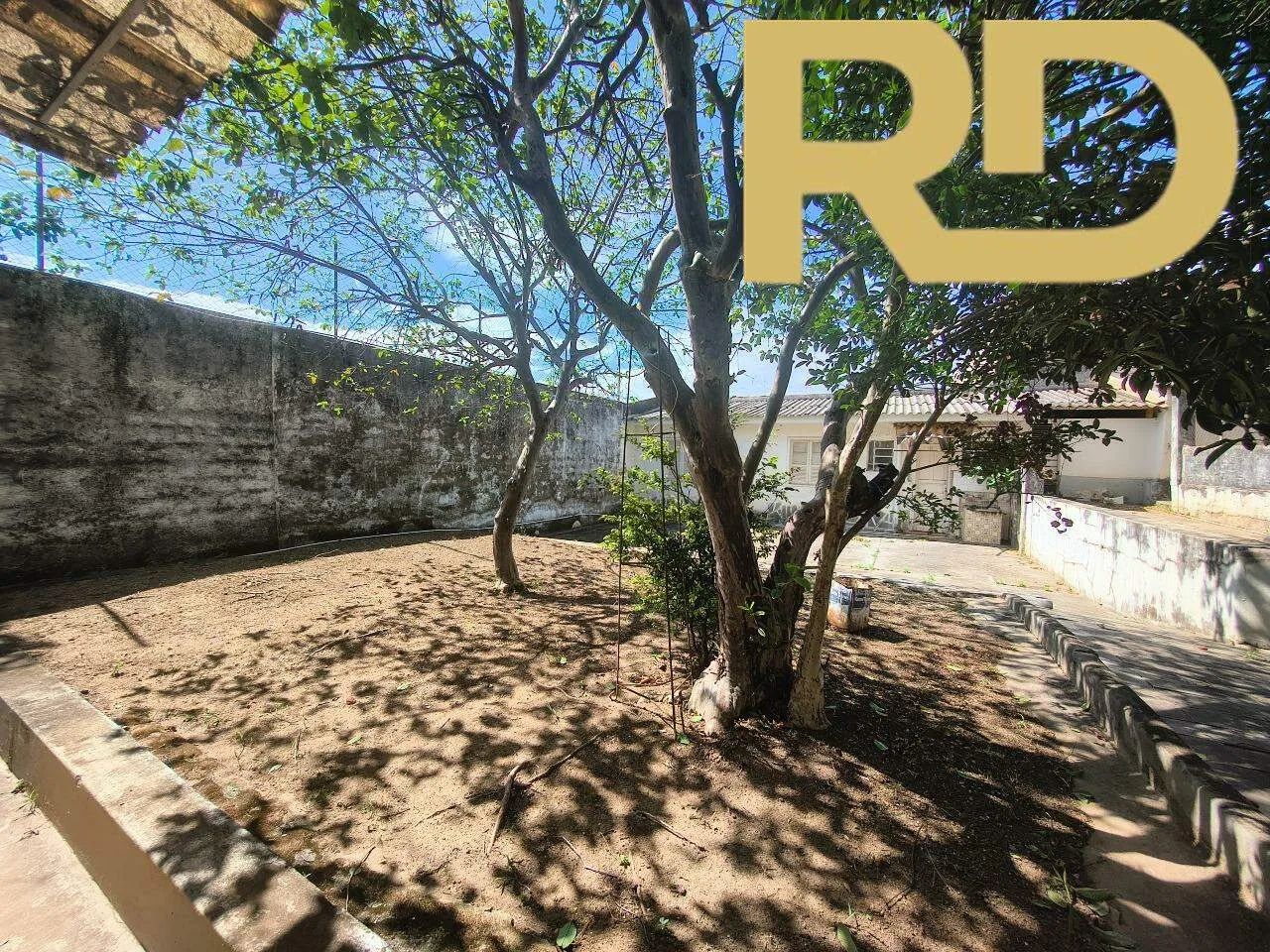 Casa em terreno de 1450m² com 4 quartos. - Foto 2