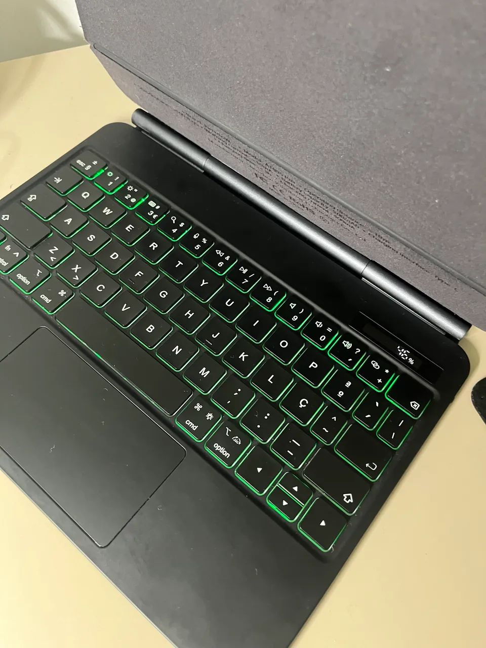 TECLADO MAGNÉTICO IPAD 11/ 10 2022