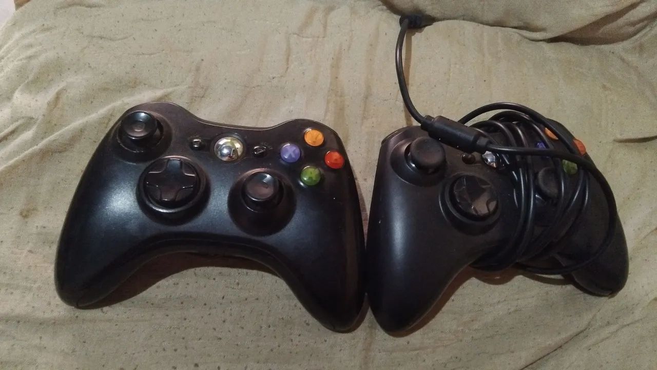 Vendo dois controles xbox 360!